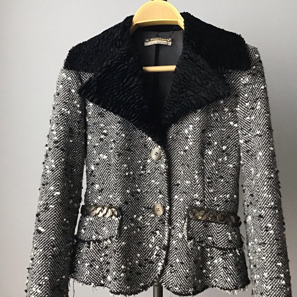 Rinascimento tweed blazer size Small faux fur collar